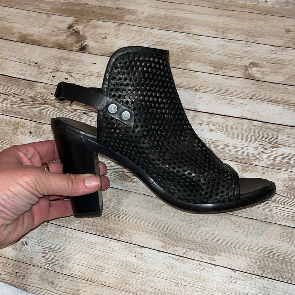 Rag & Bone Wyatt Perforated Black Leather Chunky sandal booties EU 37 1/2